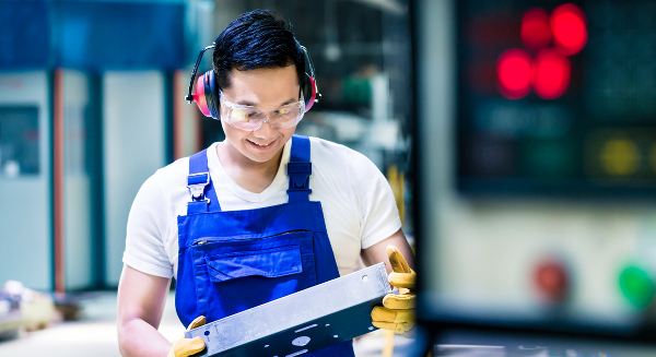 极致竞争力：英国伦敦商业金融学院新加坡校区文凭含金量全面解析